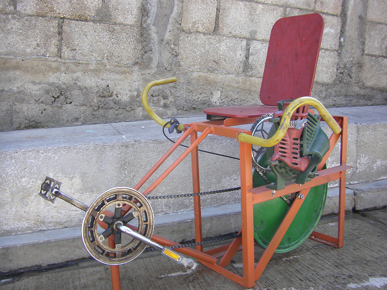 A desgranadora (bicycle degrainer)